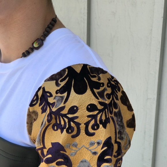 T-Short - Picture 3 of 4